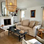 Stunning 80m With Sea View